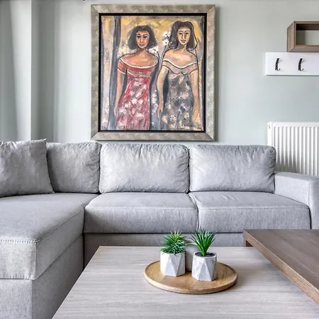 Sunny & Cosy Apt With Balcony In Peristeri!-3
