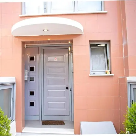 Sunny & Cosy Apt With Balcony In Peristeri!-2